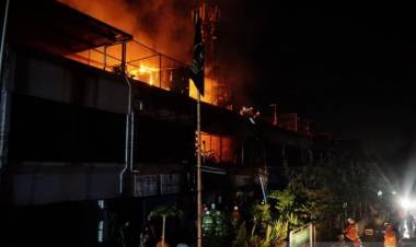 Ruko Pasar Enjo Jakarta Timur Terbakar Hebat