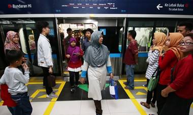 1 April MRT Berbayar-Beroperasi Hingga 22.01 WIB