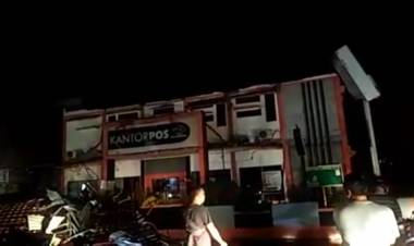 Hujan dan Angin Kencang, Atap Kantor Pos Muara Bungo Luluh Lantak