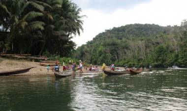 Mengarungi Sungai Sebayang Untuk Logistik Pemilu