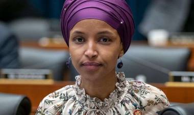 Ilhan Omar Kecam Pernyataan Pembawa Acara TV Mengenai Kesetiaannya Terhadap AS
