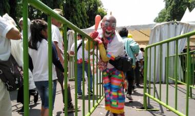 Simpatisan Jokowi-Ma'ruf Berdandan Unik Saat Kampanye di GBK