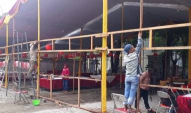 Warga Surabaya Bangun TPS Unik Bertema Bhinneka Tunggal Ika