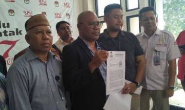 Tuding Biang Keonaran, BPN Prabowo-Sandi Laporkan Enam Lembaga Survei ke KPU RI