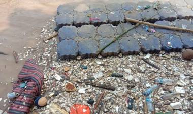 Sungai Ciliwung Menjadi Lautan Sampah