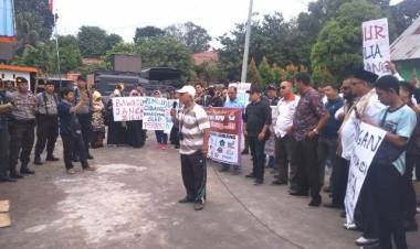 Dihadapan Pendemo, Ketua Bawaslu Jambi: Jika Ada yang Tak Netral Laporkan