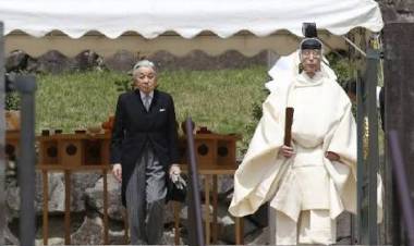 Kaisar Jepang Akihito Turun Tahta, Naruhito Naik Tahta