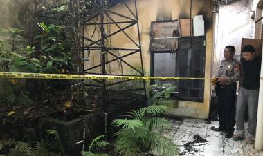 Dapur Wisma Bhayangkara Jambi Terbakar Hebat