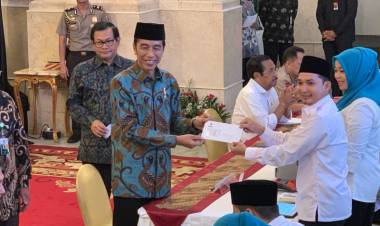 Wow! Jokowi Bayar Zakat Mal Rp55 Juta Melalui Baznas