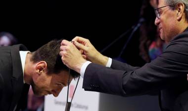 Messi Dianugerahi Penghargaan "Creu De Sant Jordi"