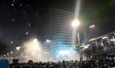 Ambulans Keluar Masuk di Rumah Aspirasi Prabowo-Sandi