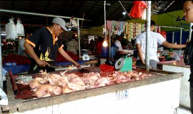 Harga Cabe dan Ayam Stabil, Tetapi Pembeli di Angso Duo Sepi