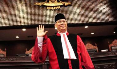 Ucapan BW Soal Rezim Korup di MK, Begini Kata Mantan Hakim