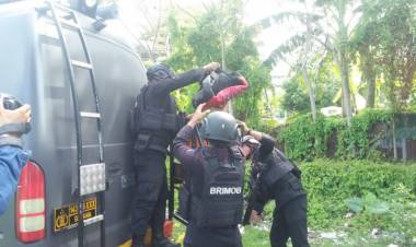 Begini Aksi Brimob Jinakkan Granat di Makam China Santiong