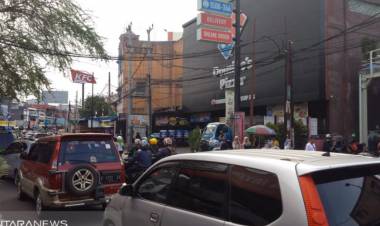Volume Kendaraan Luar Kota Padati Jalan Protokol di Sukabumi