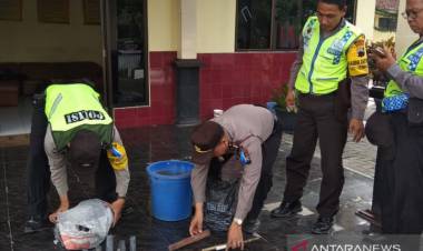 Polisi Amankan Ratusan Petasan Dari Rumah Korban Ledakan