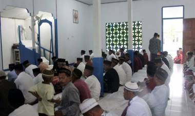 Sebagian Warga di Seram Bagian Timur Rayakan Idul Fitri