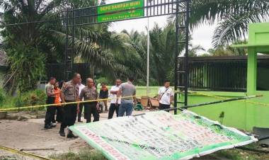 Empat Pekerja Tersetrum Saat Pindahkan Baliho, Satu Meninggal Dunia