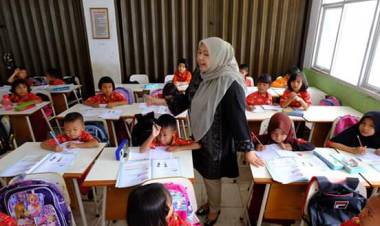 Hari Pertama Masuk Sekolah, Masnah : Belajar yang Rajin Ya