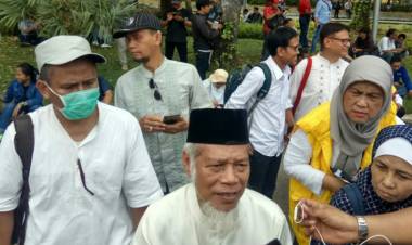 Mantan Penasihat KPK Pimpin Demo Kawal Sengketa Pilpres di MK