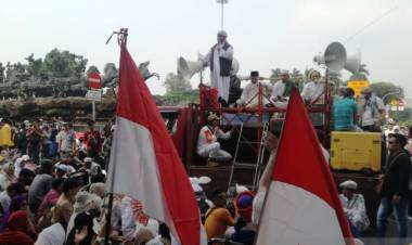 Massa Datangi MK Guna Kawal Sidang PHPU