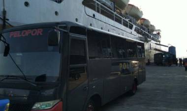 28 Orang Rombongan Dugaan Terkait Pidana Terorisme Diangkut Kapal ke Semarang