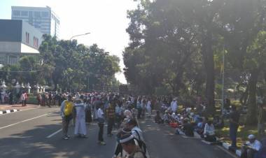 Diblokade Polisi, Massa Kecewa Berat Tidak Bisa Berunjuk Rasa di Depan MK