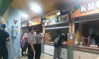 Foodcourt ITC Depok Terbakar