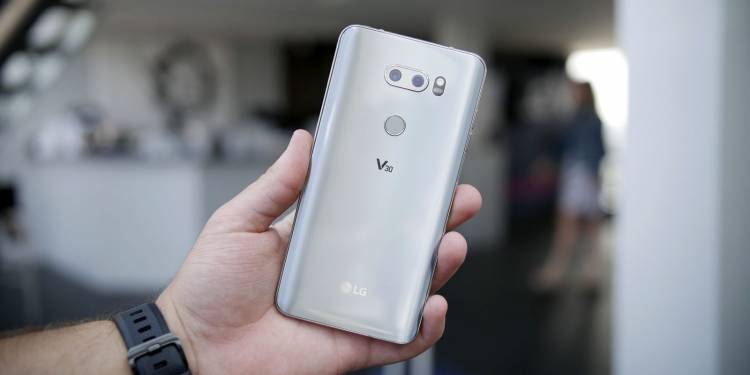 LG V40, Ponsel Pertama dengan Fitur 5 Kamera