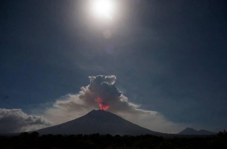 Status Tetap Siaga, Walaupun Embusan Gunung Agung Sudah Menurun