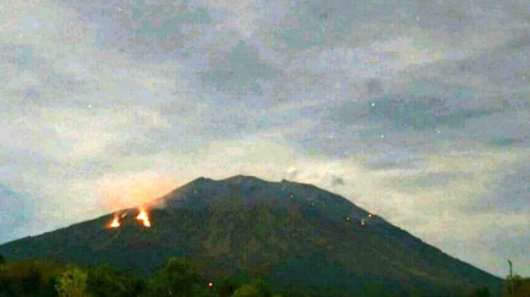 Dampak Gunung Agung Metelus, 2 Bandara di Jatim Ditutup