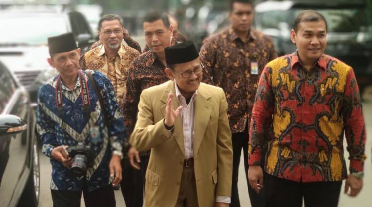 Usai Jokowi-JK, Giliran BJ Habibie Jenguk SBY