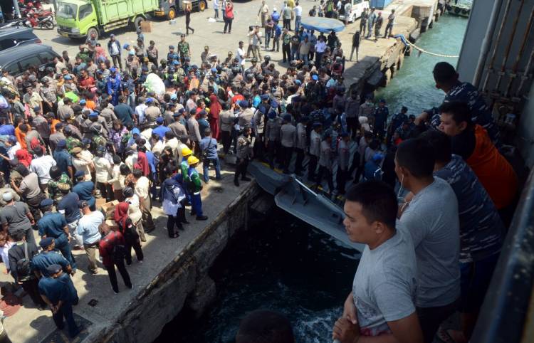Masih Trauma Tsunami, Hujan Deras dan Angin Kecang Cemaskan Pengungsi Palu   