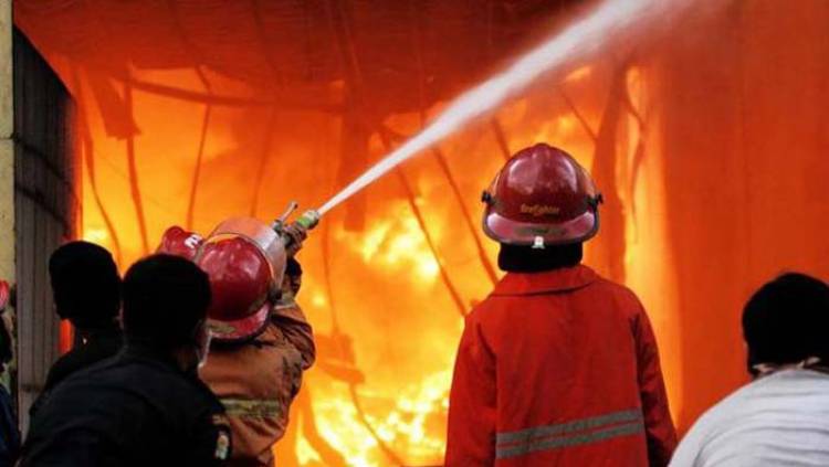 Gudang Kerupuk di Meruya Terbakar, Ini Tindakan Tim Damkar