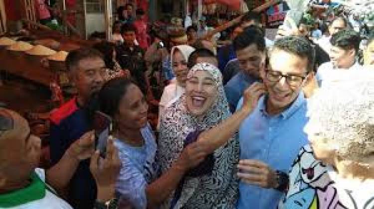 Begini Reaksi Sandi Dapat Pisang Goreng Ibunya!