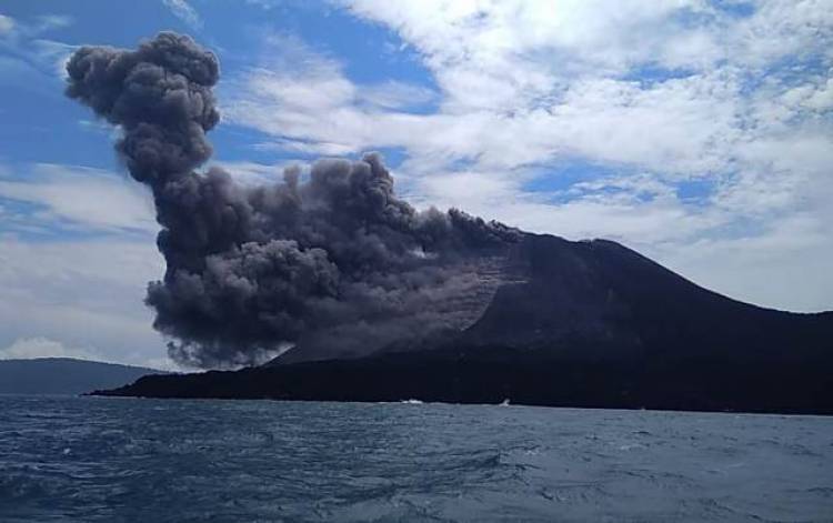 Sehari Gunung Anak Krakatau Alami 407 Kegempaan Letusan