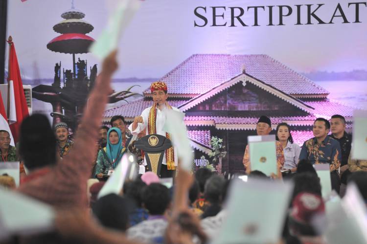 Lagi! Presiden Serahkan 1.300 Sertifikat Tanah di Lampung Tengah