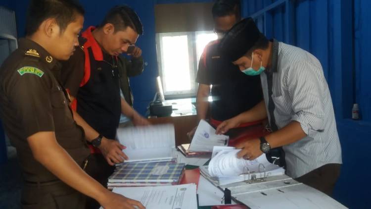 Kejari Geledah Kantor Damkar Sarolangun, Ini yang Dibawa