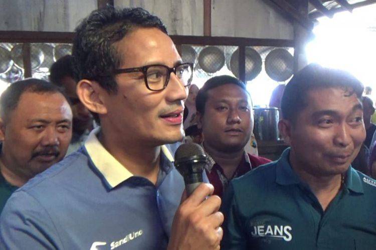 Sandiaga Kunjungi Perajin Alat Dapur di Banyuwangi Tawarkan OK OCE 