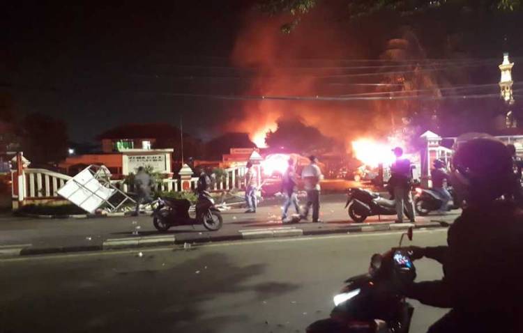 Lemkapi Minta Tangkap Perusak Mapolsek Ciracas