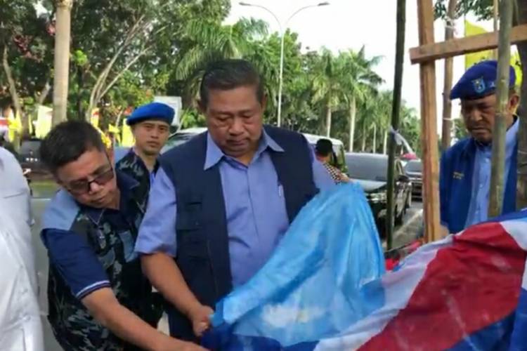 Kapolda Riau Sebut Gara-Gara Duit Rp150 Ribu HS Rusak Atribut Demokrat