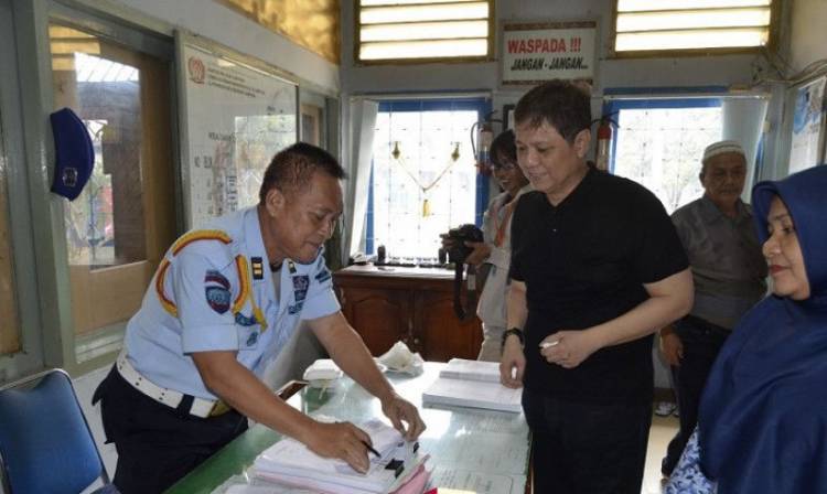 Mantan Bupati Tanggamus Hirup Udara Bebas dari Penjara