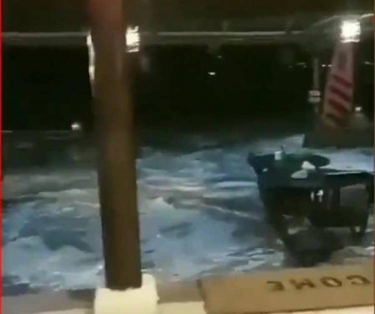 Ratusan Wisatawan Tanjung Lesung Hilang Diterjang Gelombang Pasang