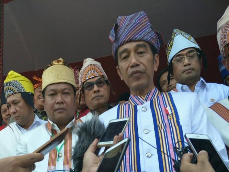 Dari Toraja Jokowi Sampaikan Duka Atas Bencana Tsunami Selat Sunda
