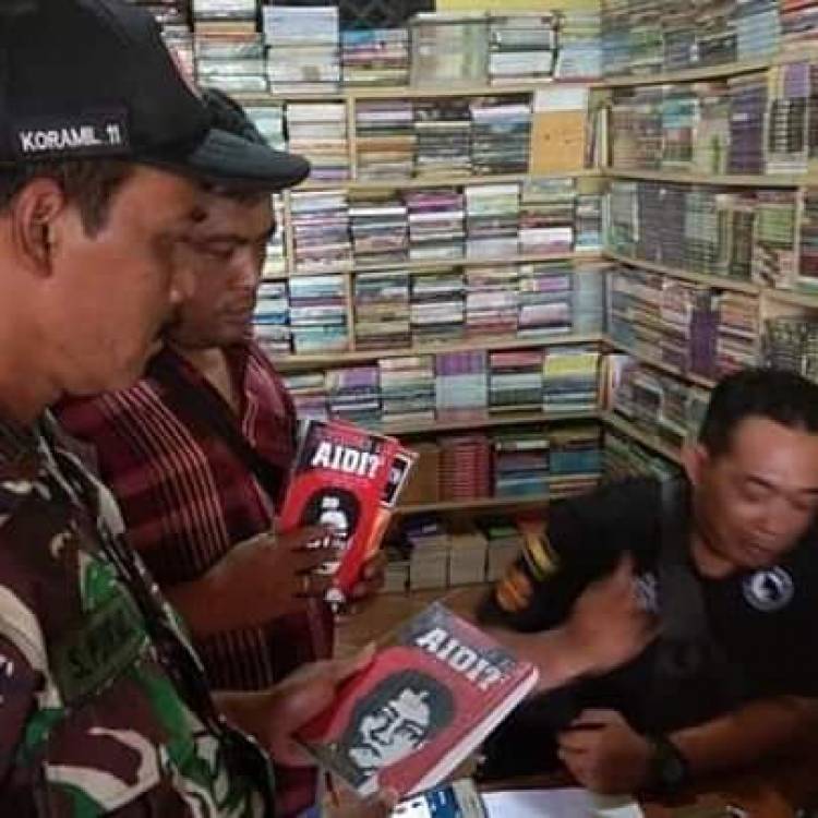 Warga Resah! Petugas Kodim Amankan 160 Buku Diduga Berisi Ajaran Komunis