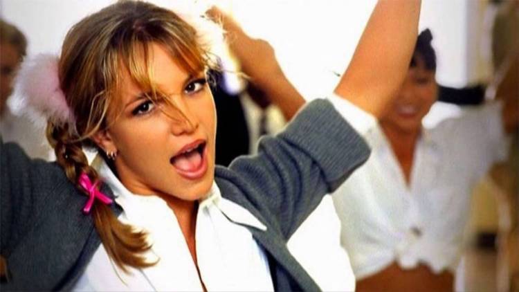 Britney Spears Rayakan 20 Tahun ALBUM "BABY ONE MORE TIME"