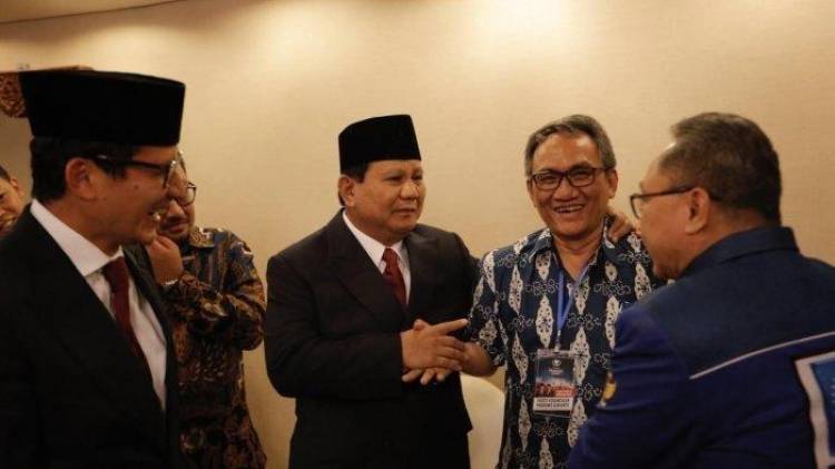 Pakai Peci, Prabowo-Sandiaga Tiba di Arena Debat Pilpres