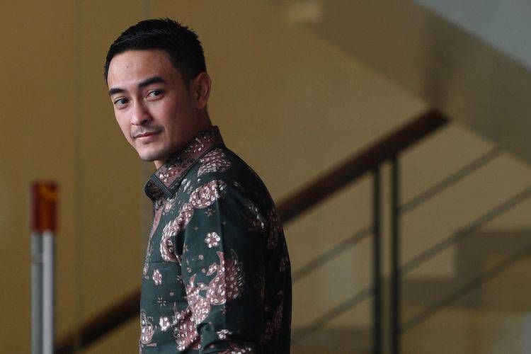 Jokowi Resmi Pecat Zumi Zola Dari Jabatan Gubernur