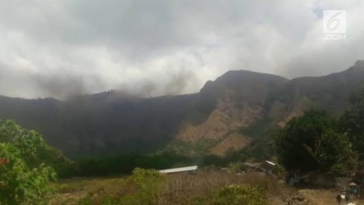 Hujan dan Angin Mendera Kaki Gunung Rinjani