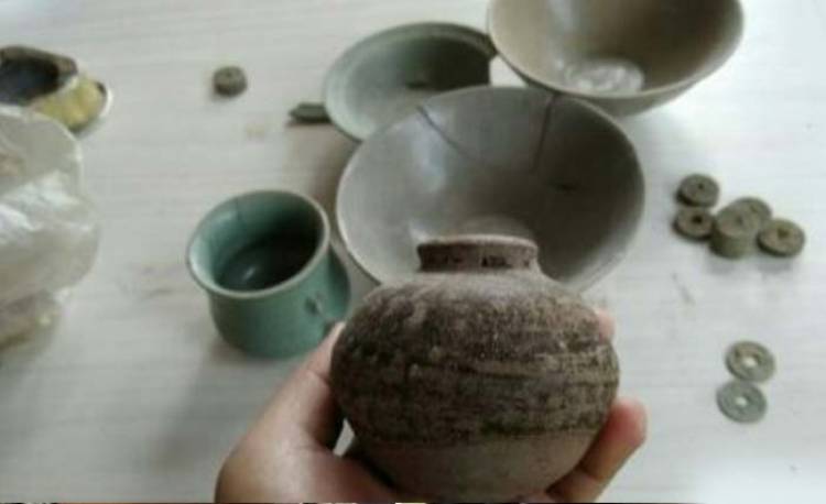 Heboh, Warga Trenggalek Temukan Benda-Benda Kuno Zaman Dinasti Ming Disini